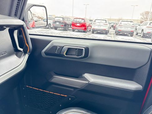 Used 2022 Ford Bronco Badlands image 27