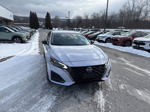 Used 2025 Nissan Altima 2.5 SR image 7