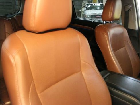 Used 2017 Toyota Highlander Limited image 11