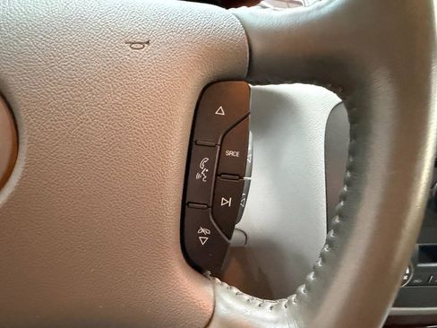 Used 2009 Buick Lucerne CXL w/ Driver Confidence Package FWD image 26