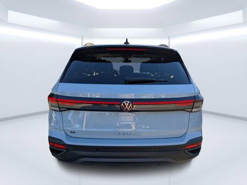 New 2026 Volkswagen Taos SE FWD image 4