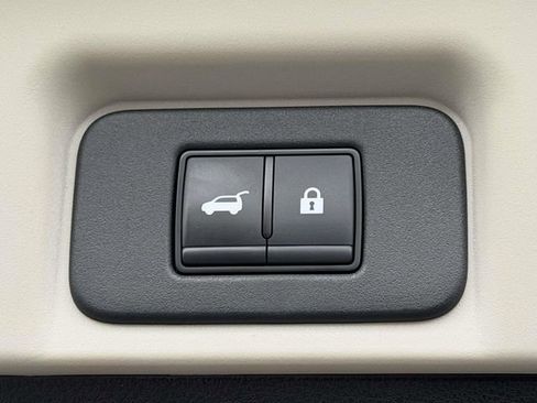 Used 2023 Nissan Ariya AWD image 12