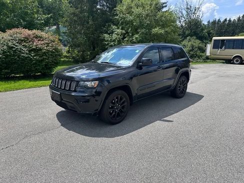 Used 2018 Jeep Grand Cherokee Altitude AWD/4WD image 7