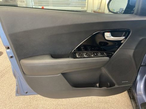 Used 2020 Kia Niro EX Premium image 29
