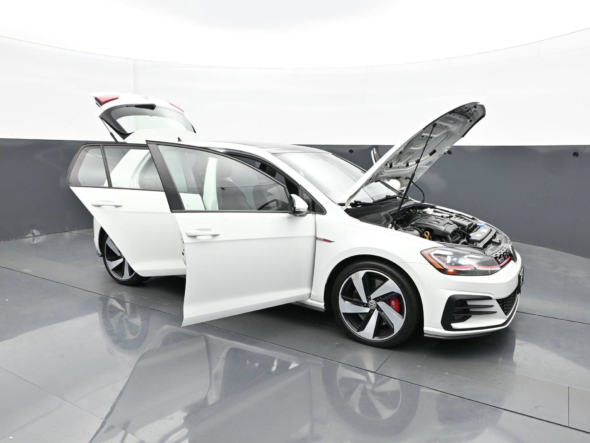 Used 2020 Volkswagen GTI SE FWD image 41