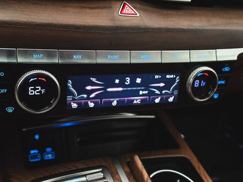 Used 2024 Genesis G80 image 22