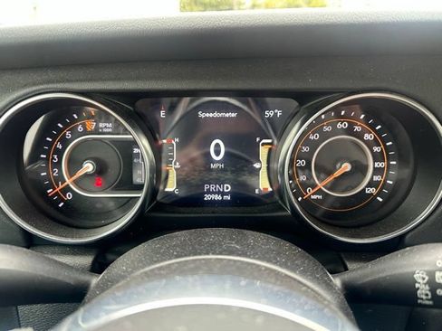 Used 2022 Jeep Wrangler Unlimited Sahara w/ Cold Weather Group AWD/4WD image 29