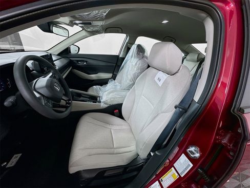 Used 2025 Honda Accord LX image 9