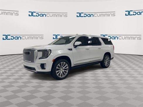 Used 2021 GMC Yukon XL Denali w/ Denali Premium Package image 4