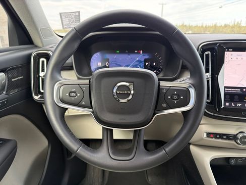 Used 2025 Volvo XC40 B5 Ultra AWD/4WD image 11