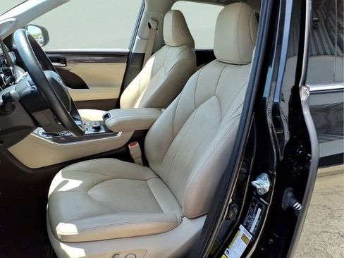 Used 2022 Toyota Highlander Limited AWD/4WD image 12