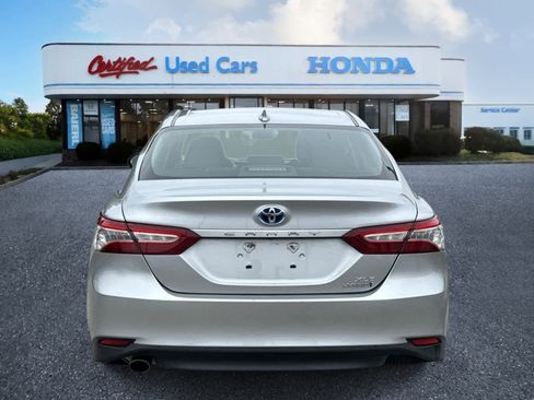 Used 2020 Toyota Camry XLE w/ Sunroof Package FWD image 4