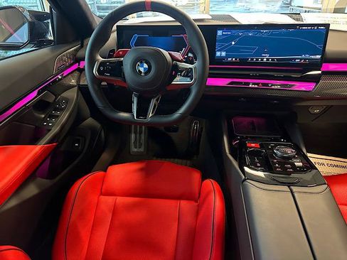 Used 2025 BMW M5 w/ Carbon Package image 27