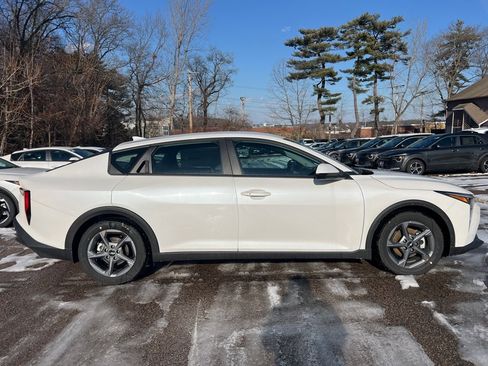 New 2025 Kia K4 LXS image 4