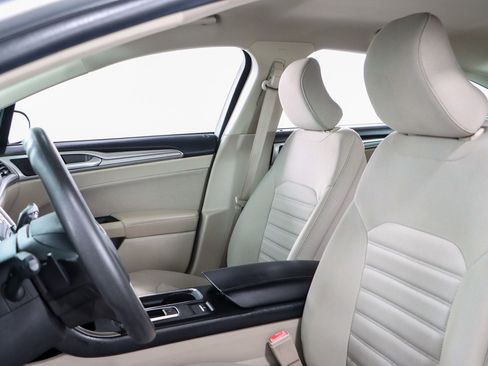 Used 2018 Ford Fusion SE image 23