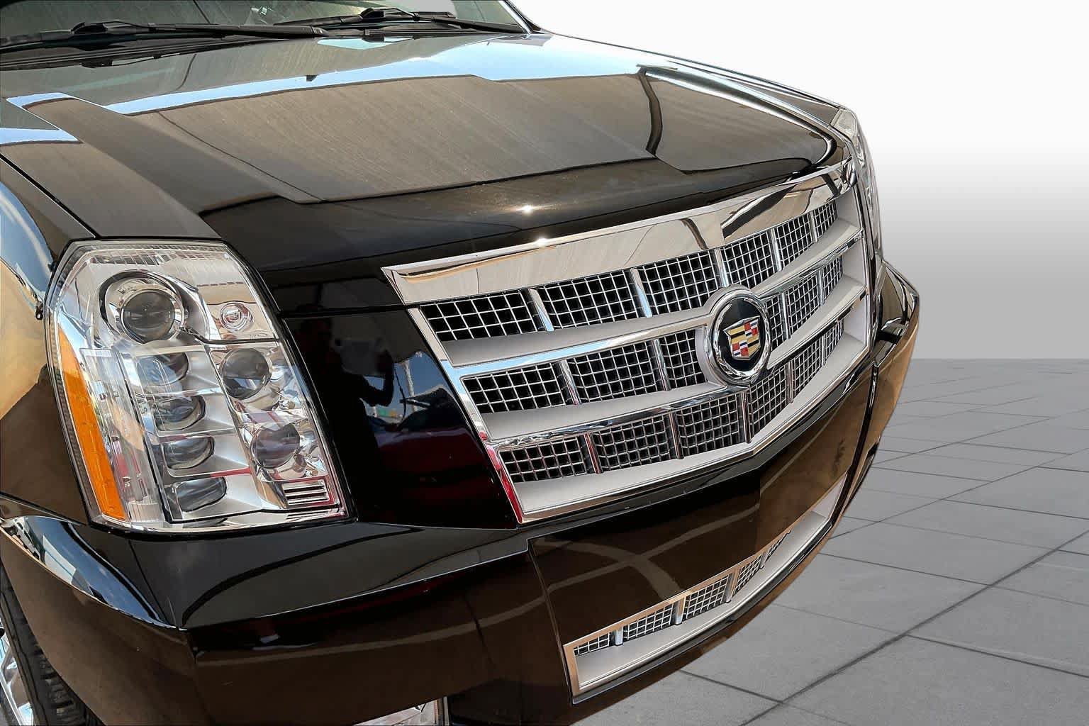 Used 2013 Cadillac Escalade Platinum AWD/4WD image 30