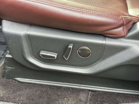 Used 2022 Ford Expedition Limited image 18