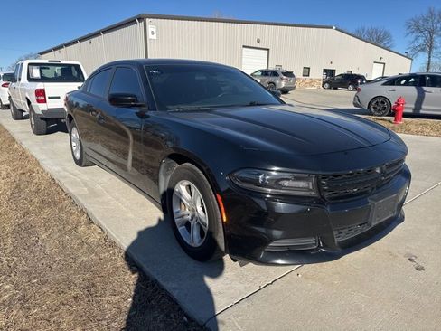 Used 2018 Dodge Charger SXT image 4