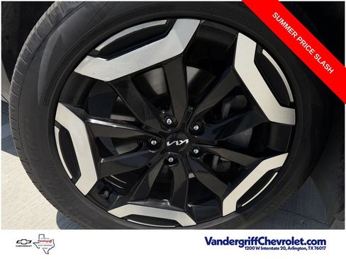 Used 2024 Kia Telluride EX w/ EX Captain's Chair Package FWD image 9