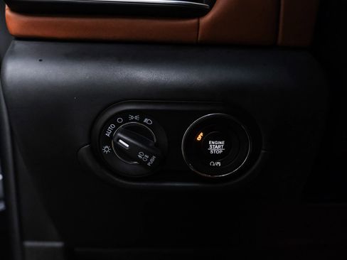 Used 2018 Maserati Levante GranLusso AWD/4WD image 19