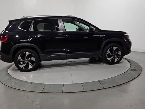 Certified 2024 Volkswagen Taos SE w/ Panoramic Sunroof Package image 8