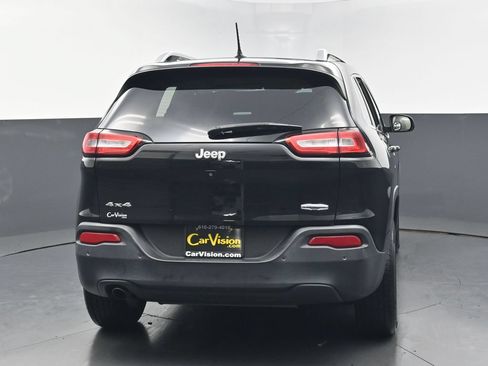 Used 2018 Jeep Cherokee Latitude w/ Safety Group AWD/4WD image 4