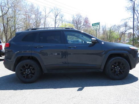 Used 2018 Jeep Cherokee Trailhawk w/ Quick Order Package 27L AWD/4WD image 4