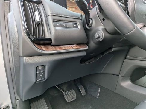 New 2026 Nissan Armada SL w/ Captain's Chari Seat Package image 18