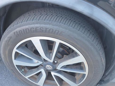 Used 2018 Nissan Rogue SL w/ Premium Package image 15