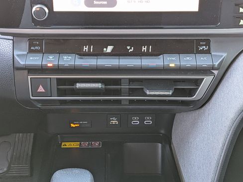 Certified 2025 Toyota Camry LE image 29