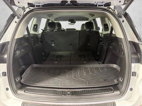 Used 2022 Jeep Grand Cherokee L Limited RWD image 18