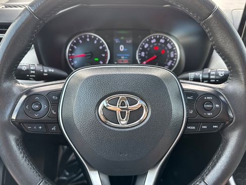 Used 2021 Toyota RAV4 XLE Premium image 22