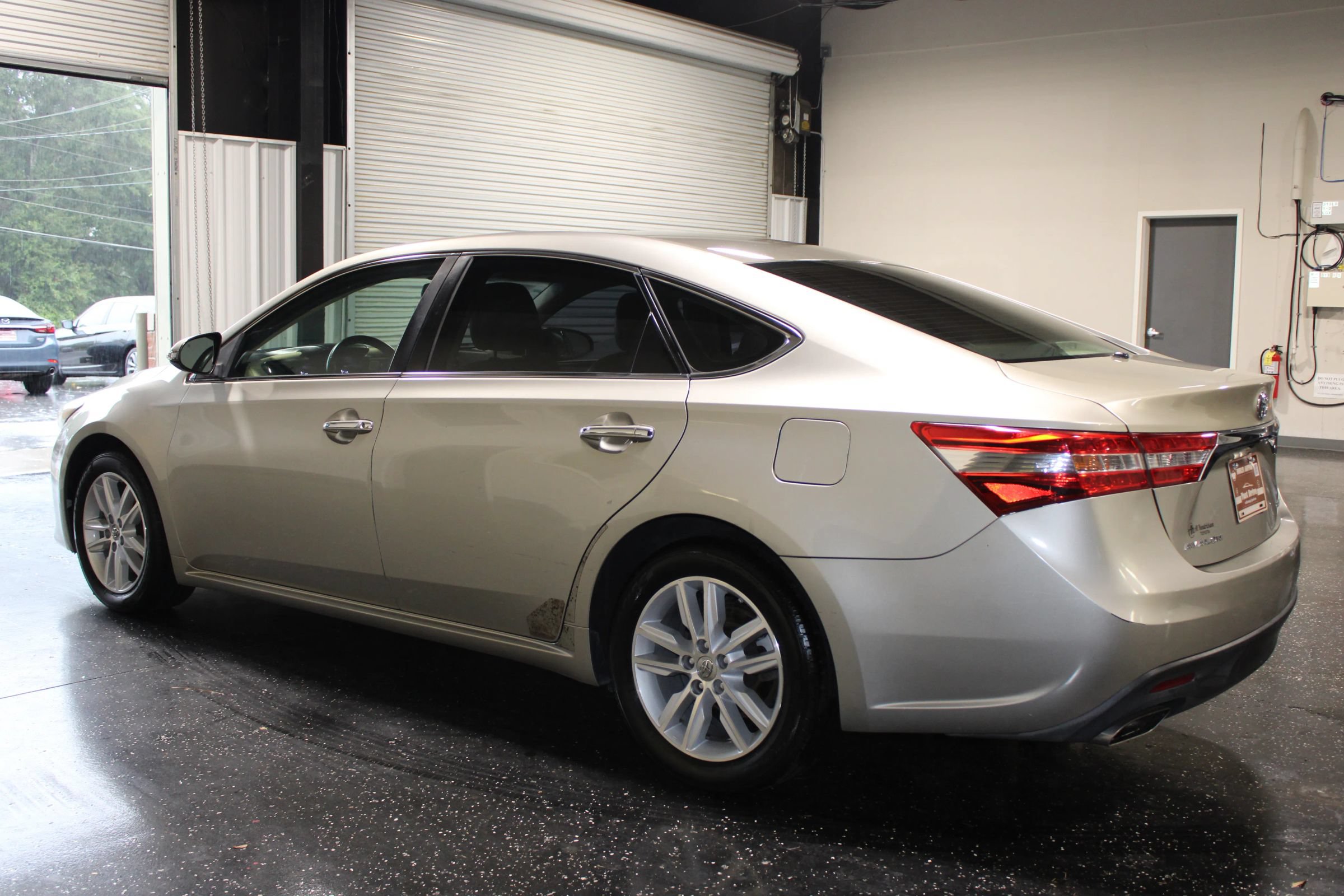 Used 2014 Toyota Avalon XLE FWD image 5