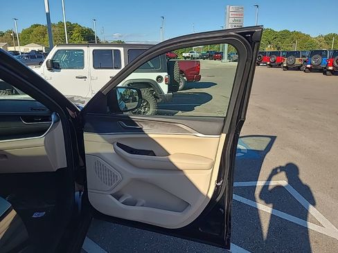 New 2025 Jeep Grand Cherokee Limited w/ Luxury Tech Group II image 24