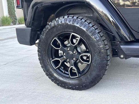 Used 2018 Jeep Wrangler Unlimited Sahara image 9