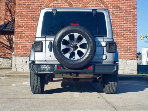 Used 2018 Jeep Wrangler Unlimited Sahara image 6