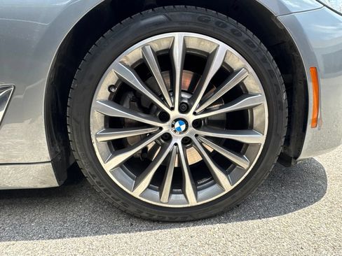 Used 2023 BMW 530i w/ Convenience Package RWD image 3