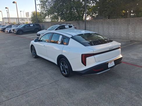 Used 2025 Kia K4 FWD image 8