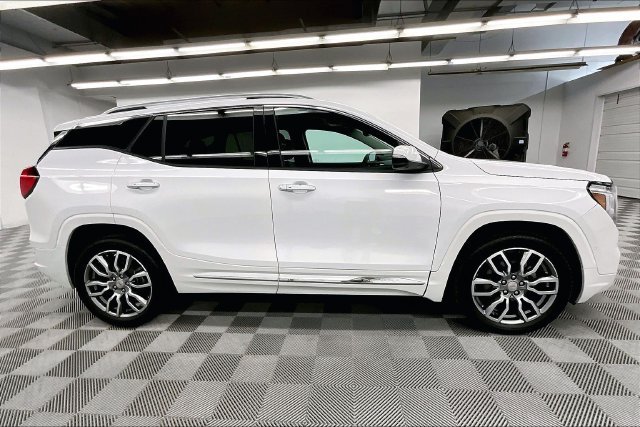 Used 2024 GMC Terrain Denali w/ Denali Premium Package AWD/4WD image 15