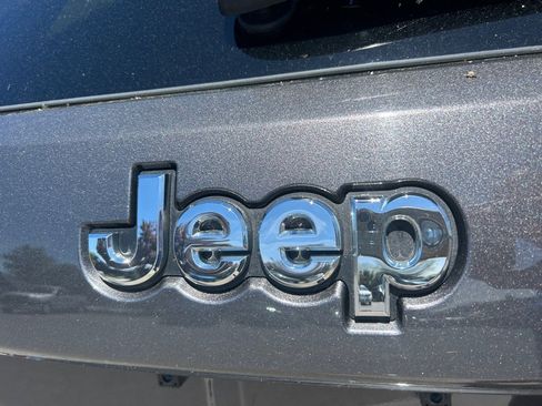 Used 2021 Jeep Grand Cherokee Limited image 9