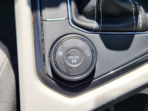 Certified 2023 Volkswagen Tiguan SE R-Line AWD/4WD image 22