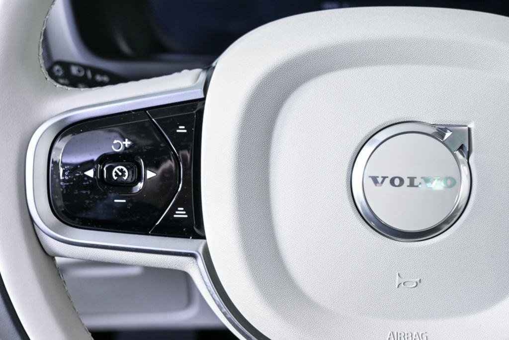 Used 2026 Volvo XC90 B6 Ultra w/ Protection Package AWD/4WD image 10