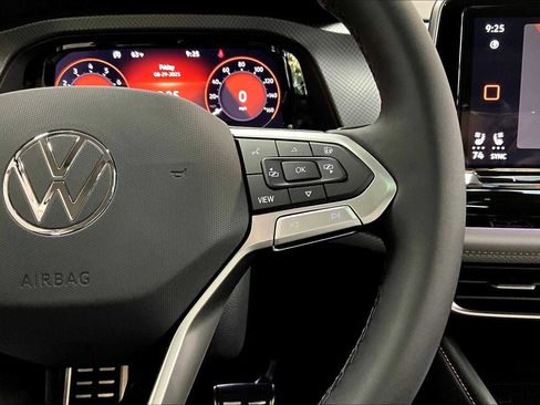 New 2026 Volkswagen Atlas Peak Edition image 18