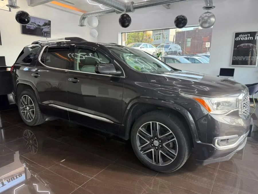 Used 2017 GMC Acadia Denali w/ Technology Package AWD/4WD image 3