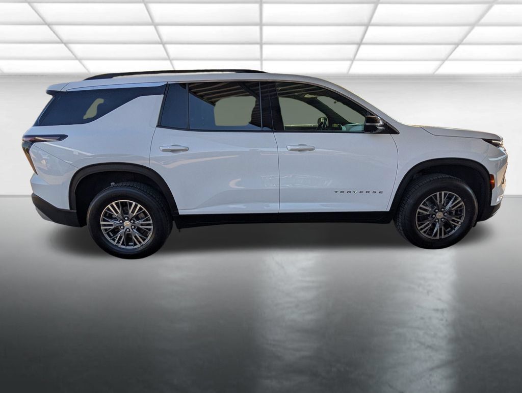 Used 2024 Chevrolet Traverse LT FWD image 31