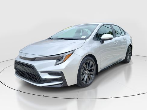 Certified 2024 Toyota Corolla SE FWD image 3