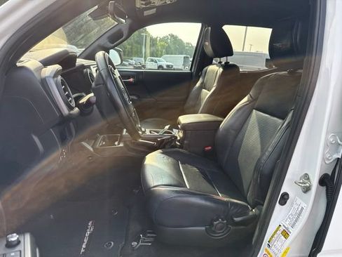 Used 2018 Toyota Tacoma TRD Pro AWD/4WD image 12
