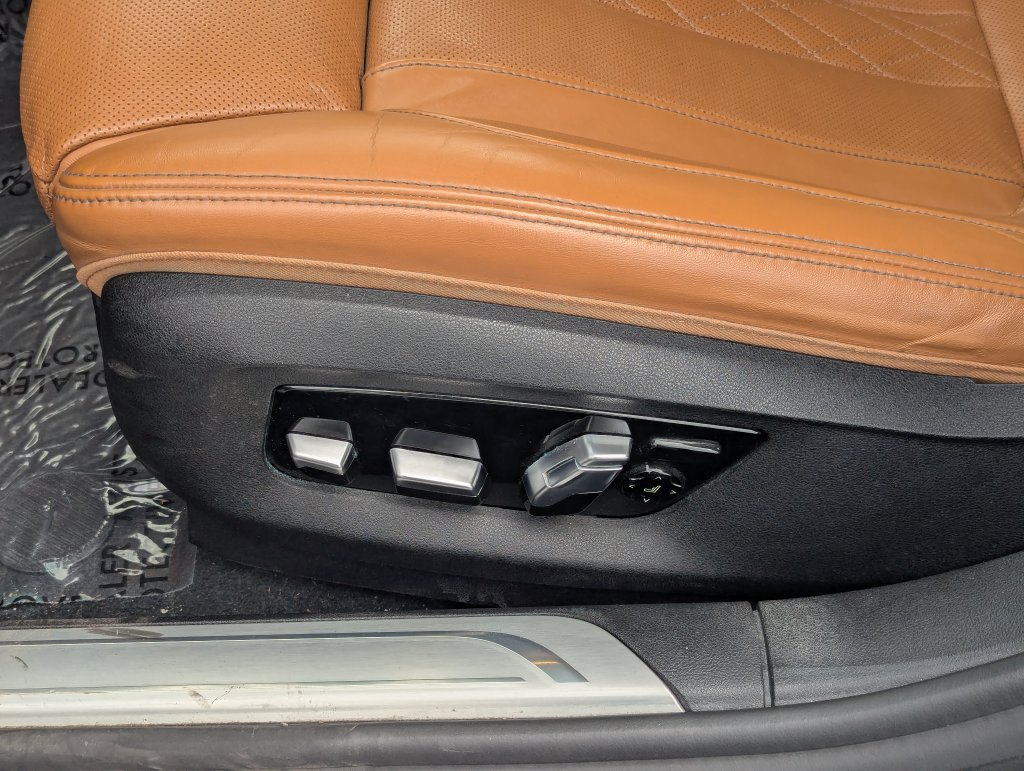 Used 2022 BMW 740i w/ Premium Package RWD image 26
