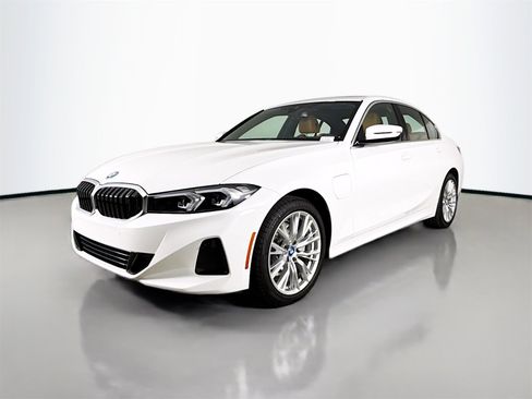 Certified 2024 BMW 330e w/ Premium Package image 3