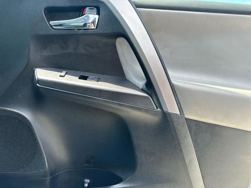 Used 2018 Toyota RAV4 XLE w/ Plus Extra Value Package FWD image 19